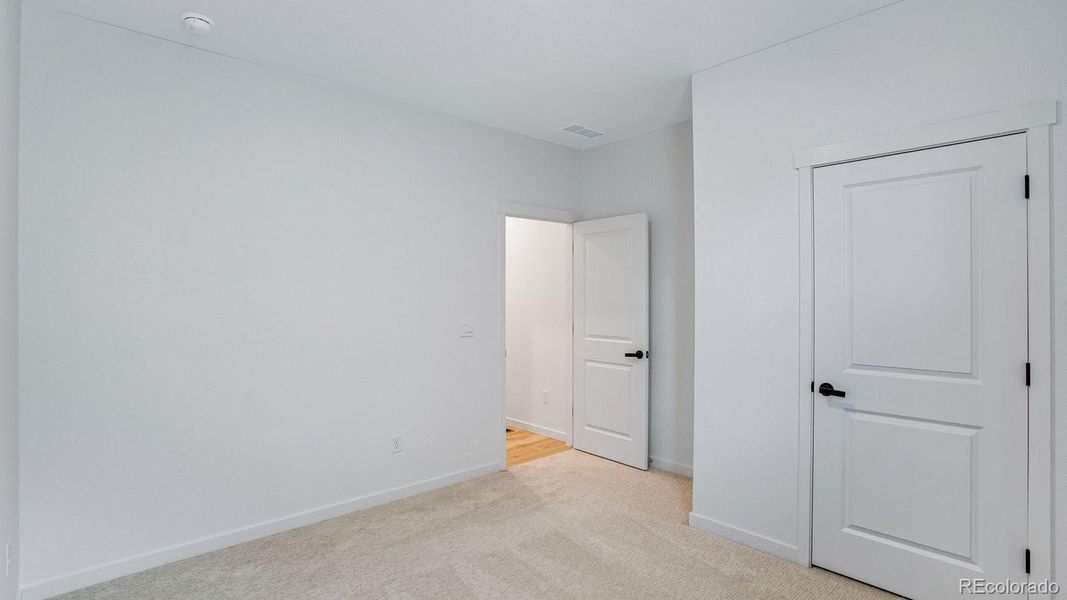Spacious, unfurnished interior of a new home in Hansen Farm, Fort Collins (Image 27).