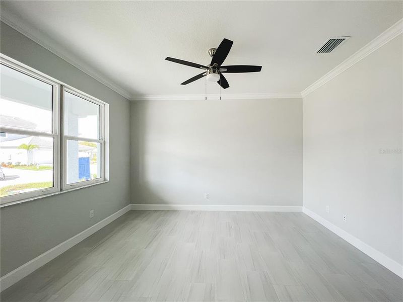 Spacious, unfurnished interior of a new home in , Sarasota (Image 19).