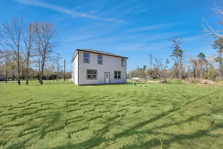 Exterior details and patio area of a home in , Conroe (Image 4).