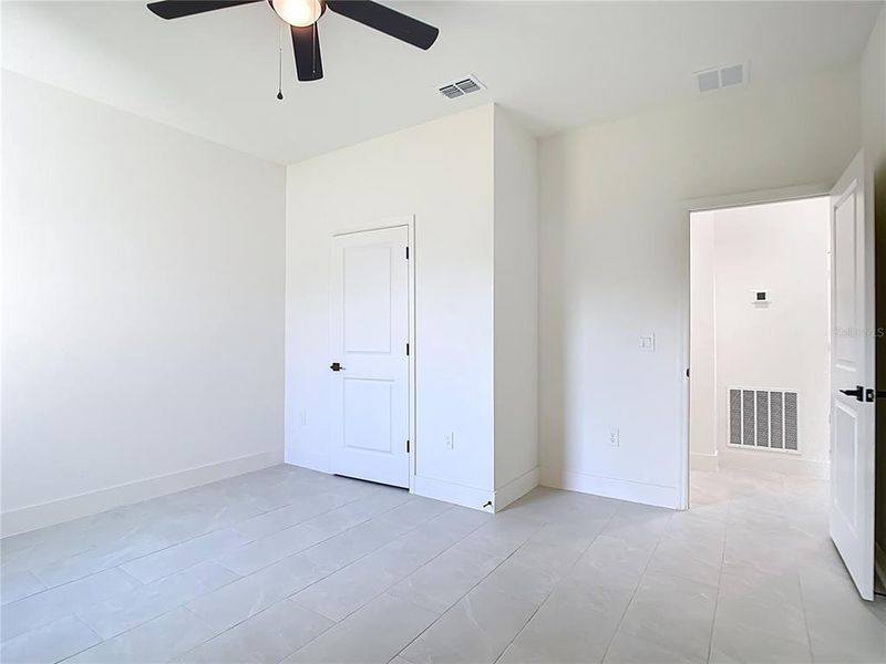 Spacious, unfurnished interior of a new home in , Lehigh Acres (Image 21).