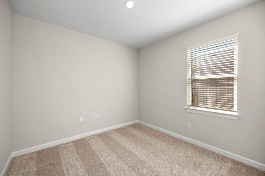 Spacious, unfurnished interior of a new home in Sunterra, Katy (Image 10).