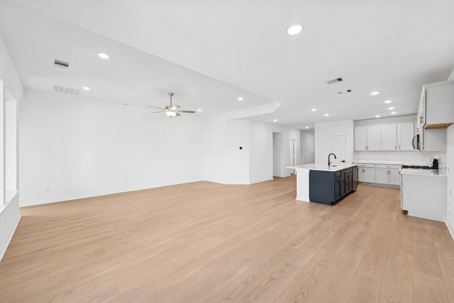 Spacious, unfurnished interior of a new home in Escondido 50' Homesites, Magnolia (Image 15).