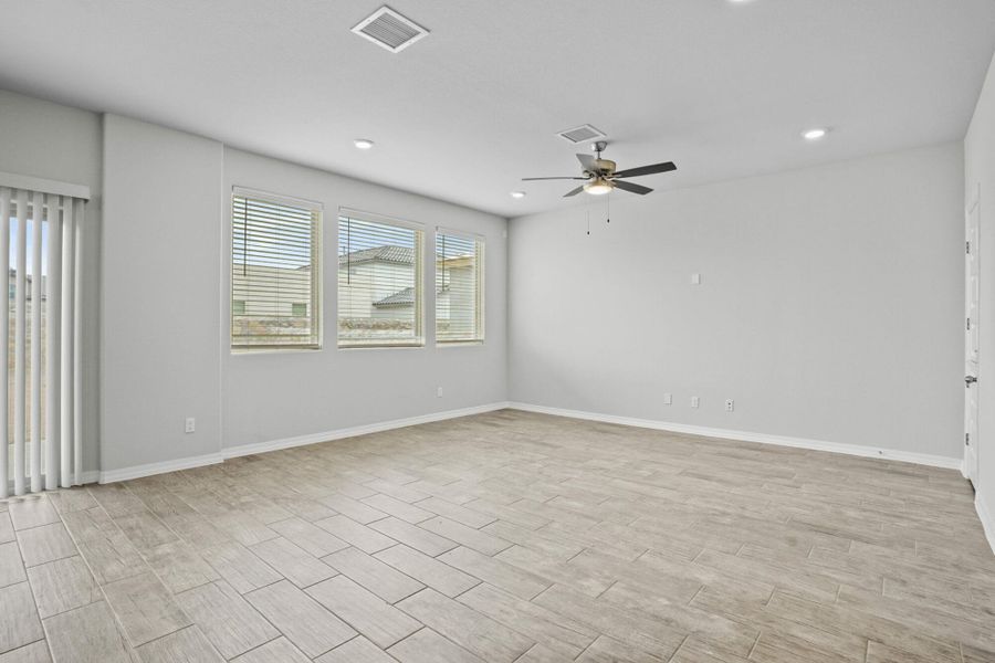 Representative unfurnished interior of a home built from the Blue Agave by View Homes in Paseos Del Este, Horizon City (Image 23).