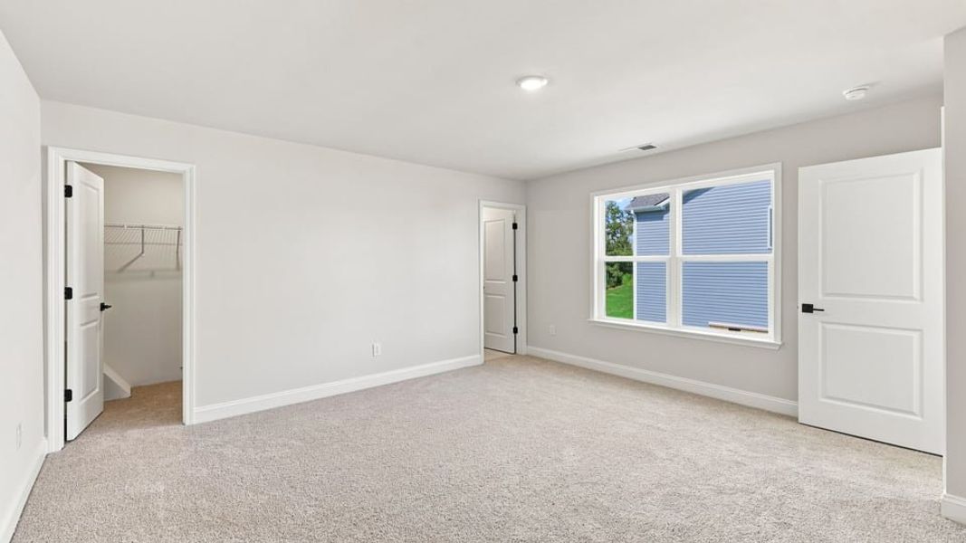 Spacious, unfurnished interior of a new home in Shadowood, Seneca (Image 30).
