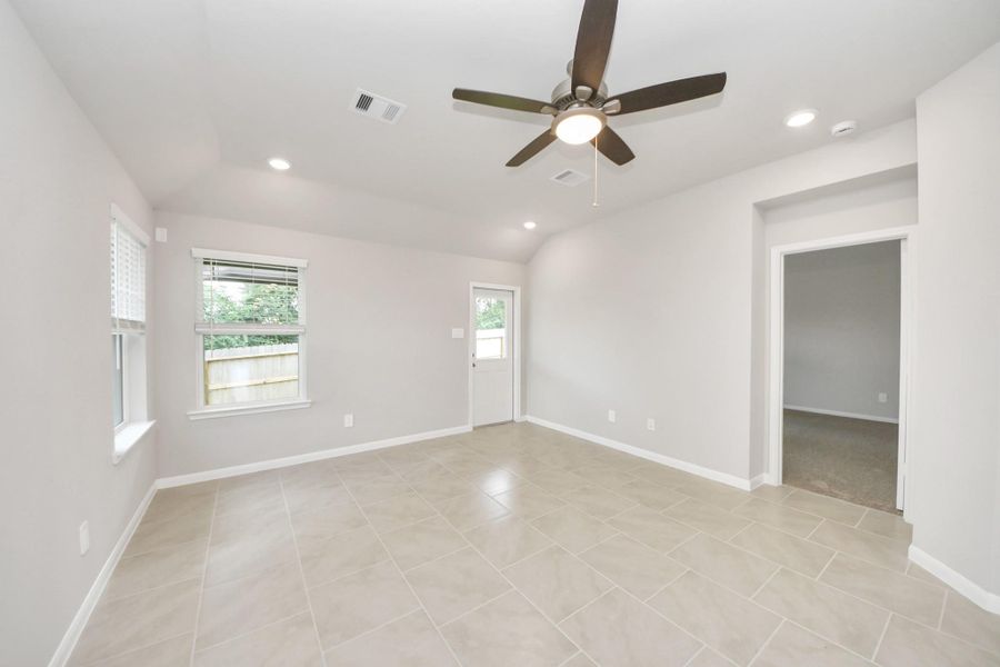 Spacious, unfurnished interior of a new home in Montgomery Ridge: Landmark Collection, Montgomery (Image 14).