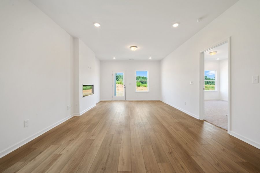 Spacious, unfurnished interior of a new home in Jackson Hills, Clarksville (Image 16).