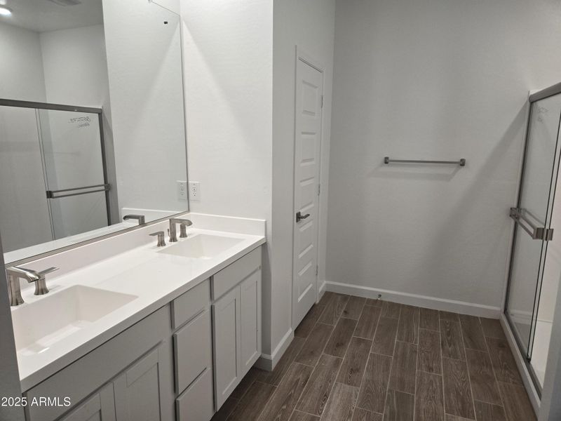 Lot 294 Primaty bath Lot 294 Primaty bath