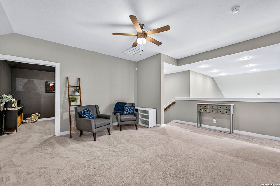 Furnished interior view inside a new home in Meyer Ranch, New Braunfels (Image 37).