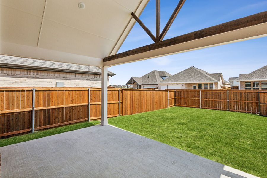 Exterior details and patio area of a home in Dove Hollow, Waxahachie (Image 20).