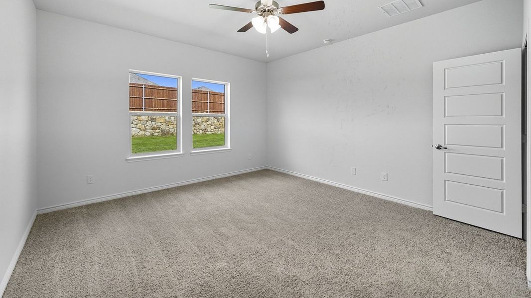 Spacious, unfurnished interior of a new home in Winchester Crossing, Princeton (Image 6).