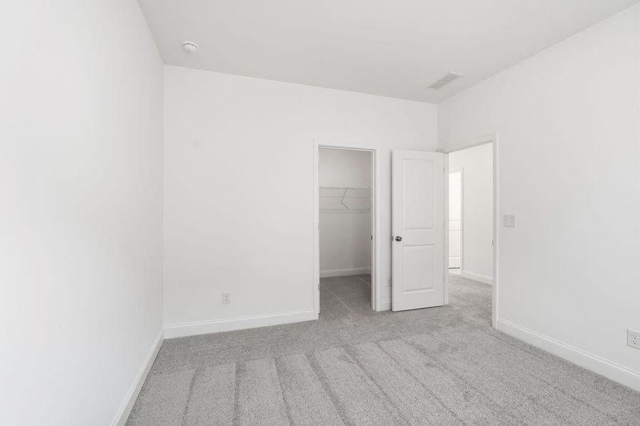 Spacious, unfurnished interior of a new home in Auburn Glen, Dacula (Image 33).