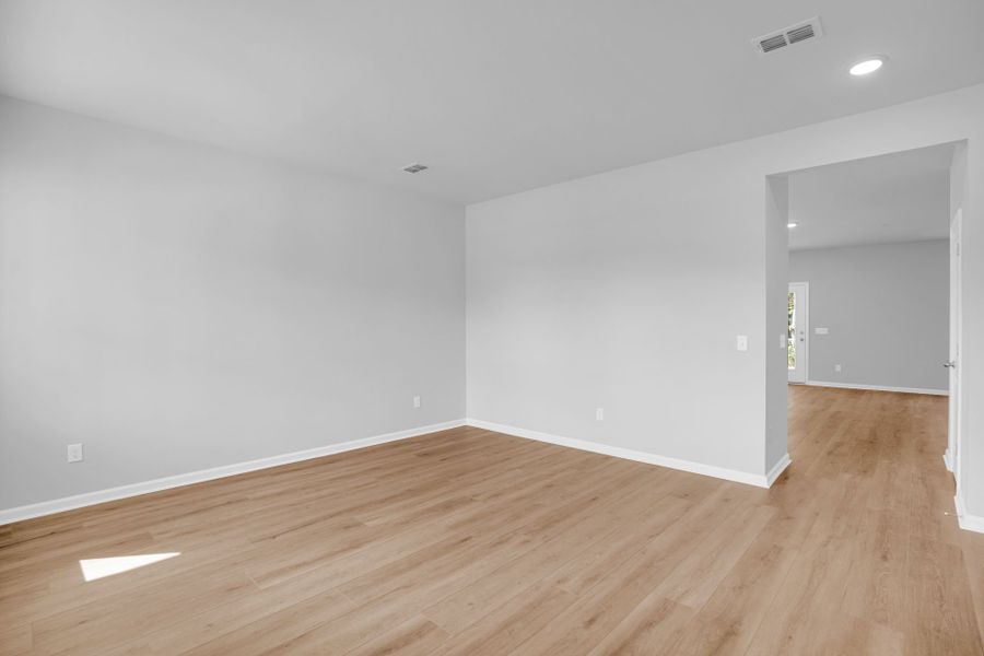 Spacious, unfurnished interior of a new home in Bradford Pointe, Summerville (Image 41).