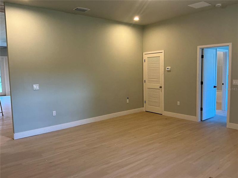 Spacious, unfurnished interior of a new home in , Deland (Image 28).