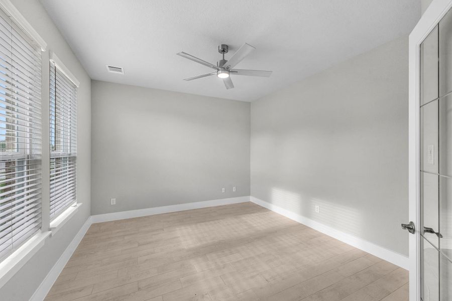 Spacious, unfurnished interior of a new home in Morton Creek Ranch, Katy (Image 17).