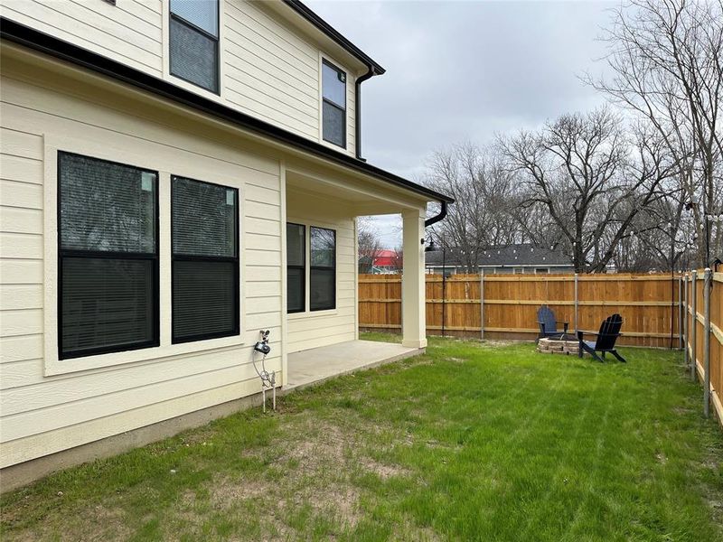 Exterior details and patio area of a home in , Corsicana (Image 27).