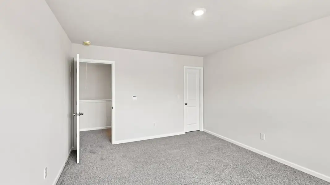 Spacious, unfurnished interior of a new home in Chestnut Ridge, Greenville (Image 29).