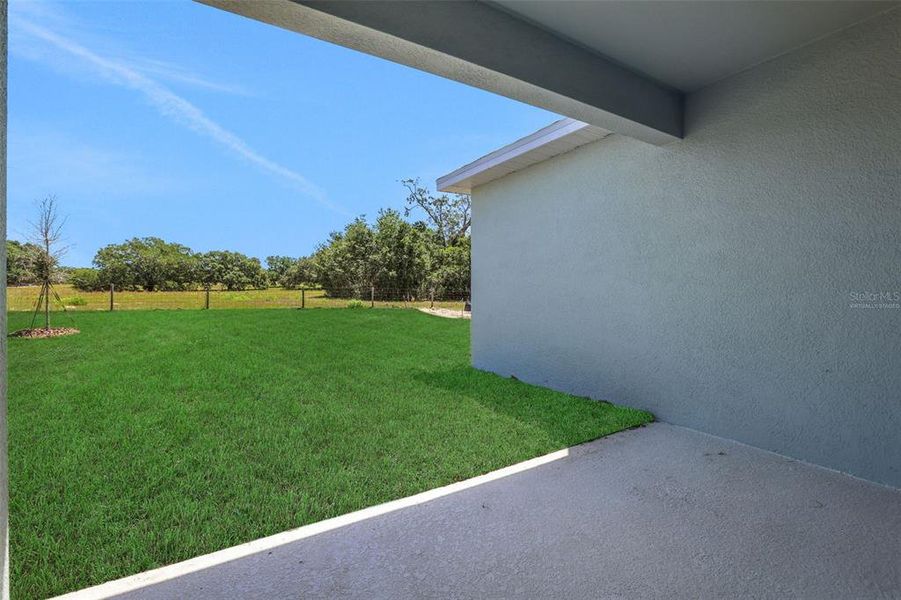 Exterior details and patio area of a home in Hills of Minneola, Minneola (Image 3).