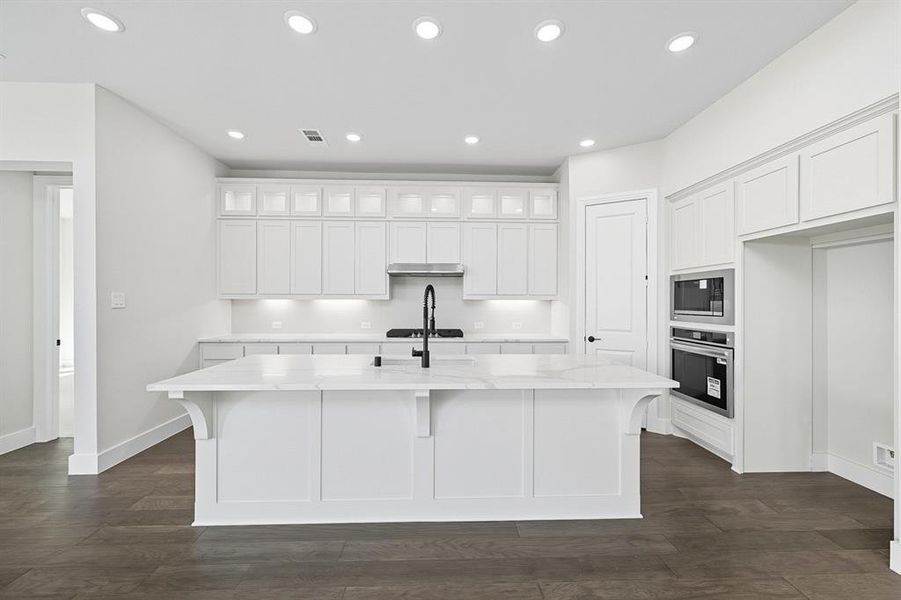 Furnished interior view inside a new home in Trinity Falls, McKinney (Image 9). Furnished interior view inside a new home in Trinity Falls, McKinney (Image 9).