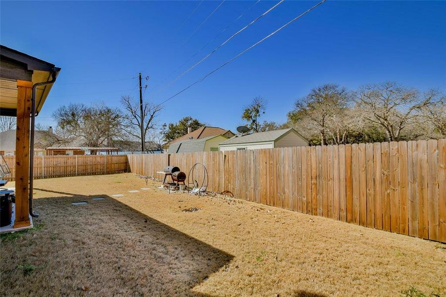 Exterior details and patio area of a home in , Granbury (Image 26).