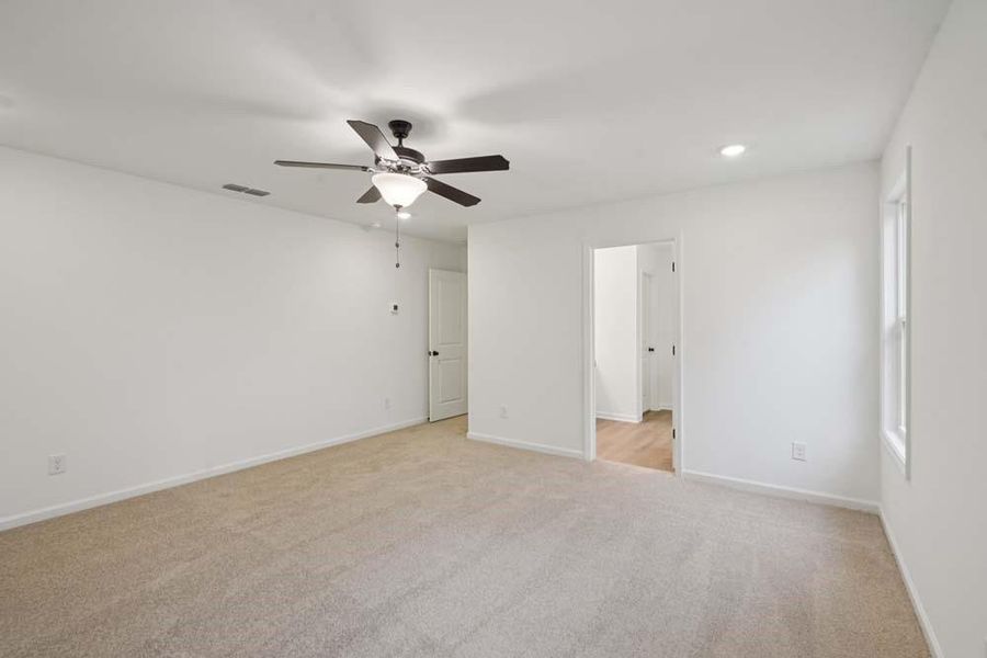 Spacious, unfurnished interior of a new home in Eastlyn Crossing, Flowery Branch (Image 19).