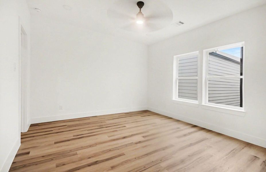 Spacious, unfurnished interior of a new home in , Houston (Image 33).