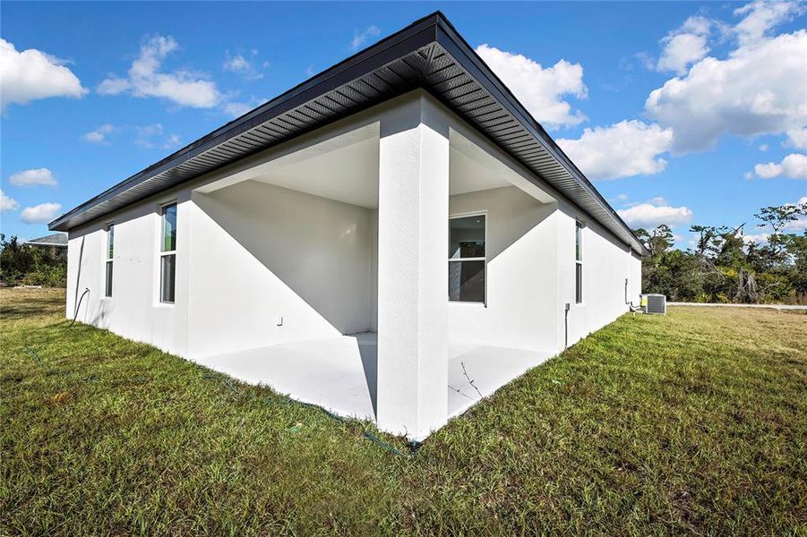 Exterior details and patio area of a home in , Weeki Wachee (Image 27).