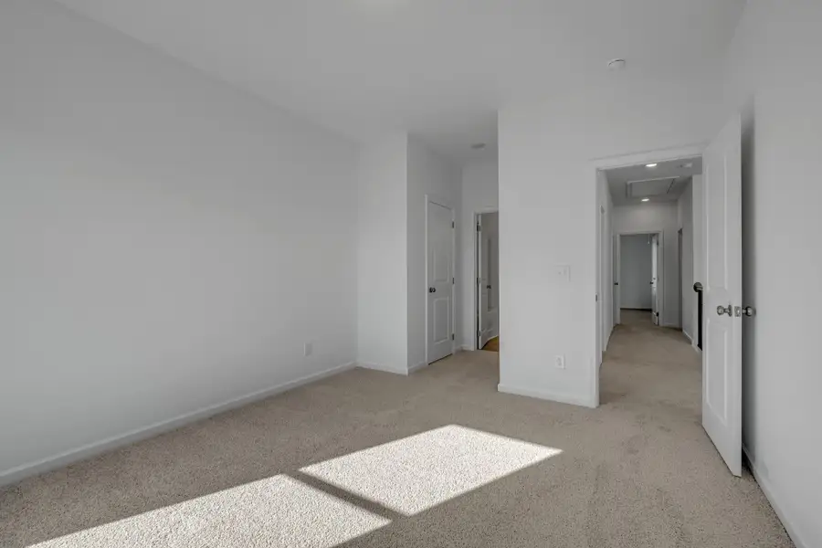 Spacious, unfurnished interior of a new home in Stratford Station, Lebanon (Image 23).