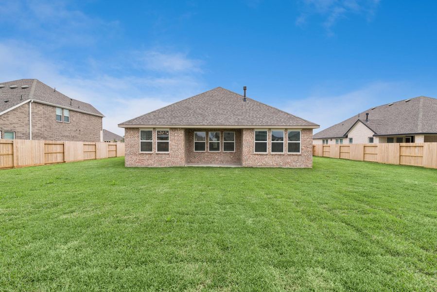 Huge backyard! Huge backyard!