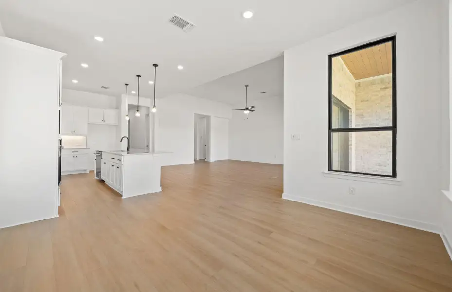 Spacious, unfurnished interior of a new home in 6 Creeks, Kyle (Image 11).