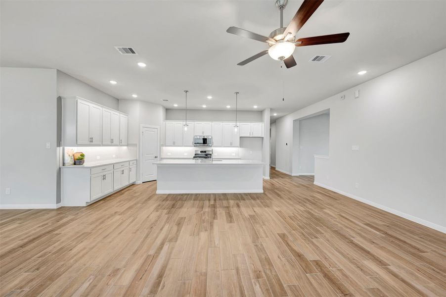 Spacious, unfurnished interior of a new home in The Grand Prairie 50’, Hockley (Image 38).