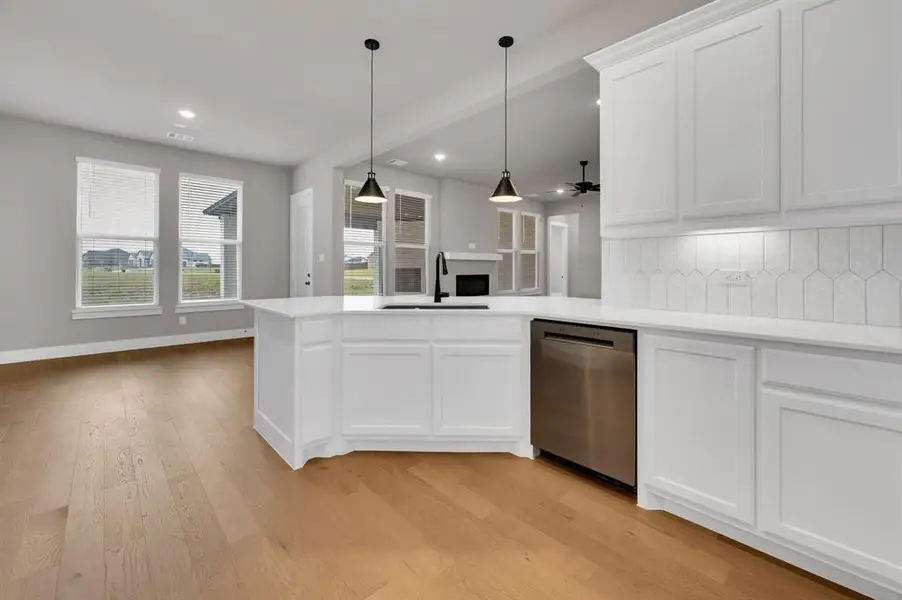 Furnished interior view inside a new home in Springside Estates II, Waxahachie (Image 4). Furnished interior view inside a new home in Springside Estates II, Waxahachie (Image 4).