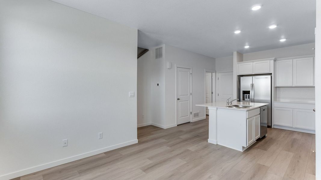 Spacious, unfurnished interior of a new home in Vista Meadows, Fort Lupton (Image 12).