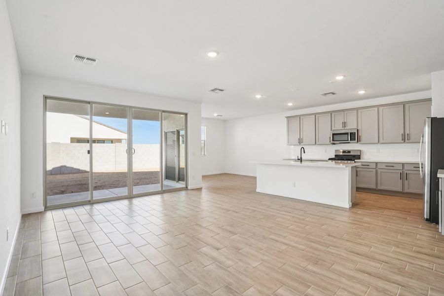 Representative images and renderings are for illustrative purposes. Actual structural options and design finishes of home may vary.