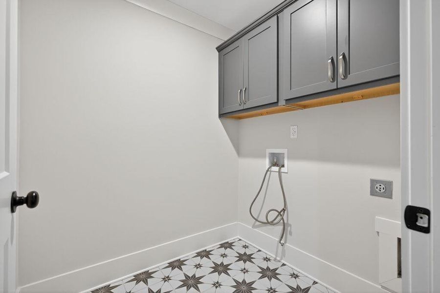 Furnished interior view inside a new home in Spring Creek, Monroe (Image 14).