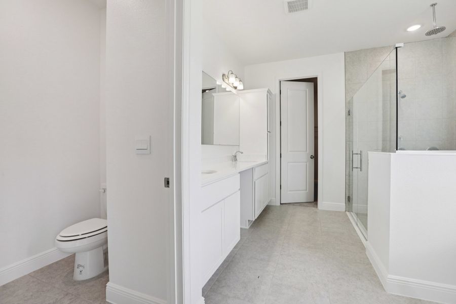 Representative furnished interior of a home built from the Sierra by Maronda Homes in Marion Oaks, Ocala (Image 11).