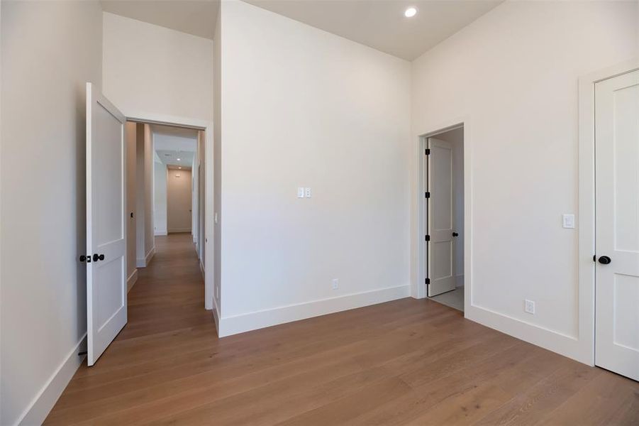 Spacious, unfurnished interior of a new home in , Heath (Image 23).