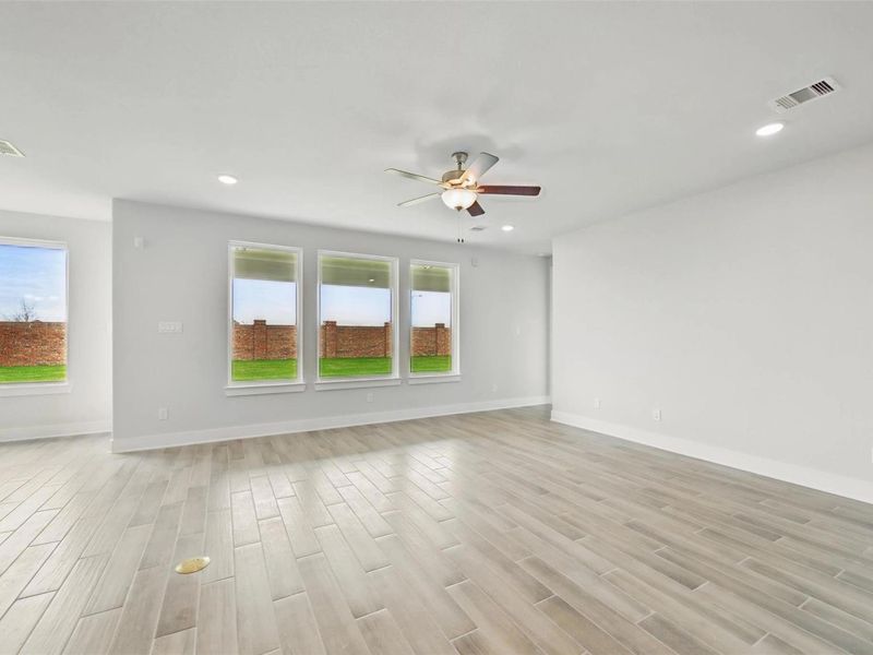 Spacious, unfurnished interior of a new home in Lago Mar, Texas City (Image 24). Spacious, unfurnished interior of a new home in Lago Mar, Texas City (Image 24).
