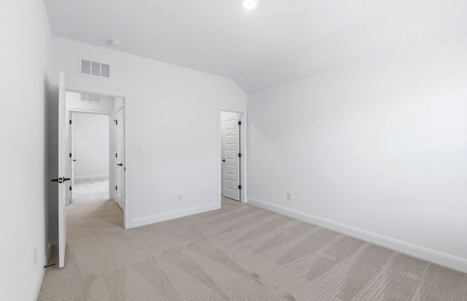 Spacious, unfurnished interior of a new home in Santa Rita Ranch, Liberty Hill (Image 40).