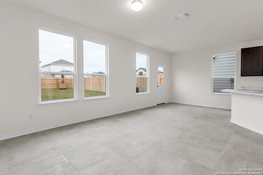 Spacious, unfurnished interior of a new home in Medina Crossing - Villa Collection, Von Ormy (Image 12).