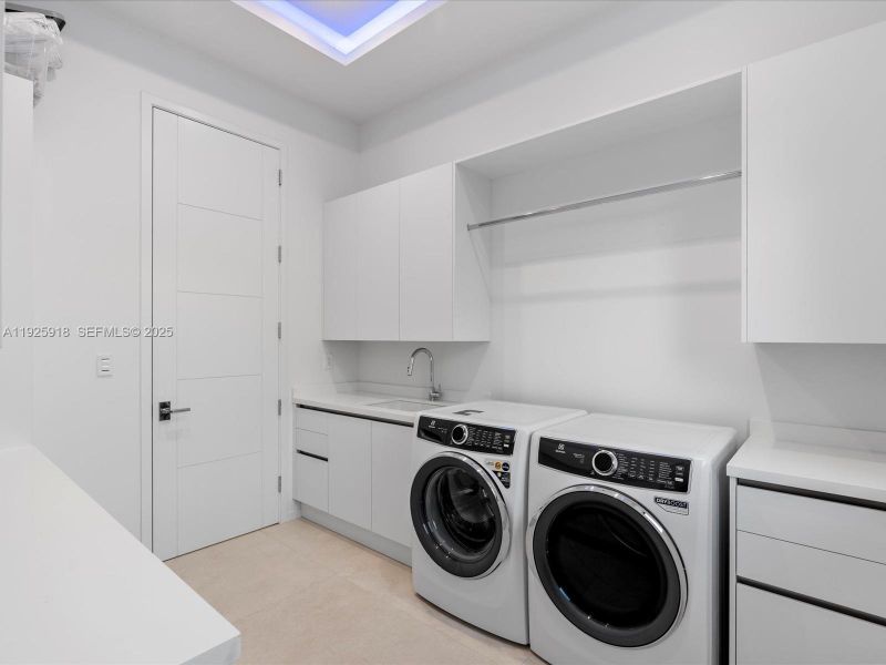 Furnished interior view inside a new home in , Fort Lauderdale (Image 42).