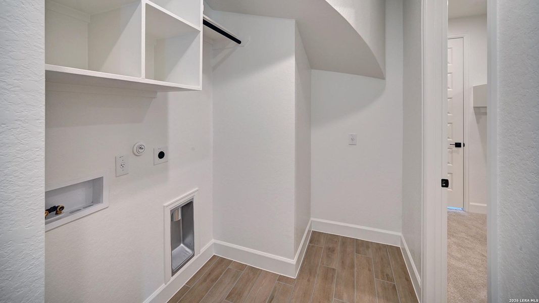 Spacious, unfurnished interior of a new home in Haby Hill, San Antonio (Image 20).