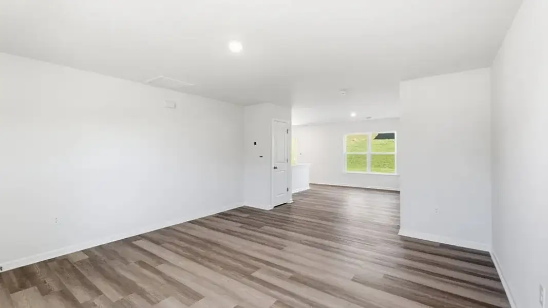 Spacious, unfurnished interior of a new home in Russell Place, Spartanburg (Image 18).
