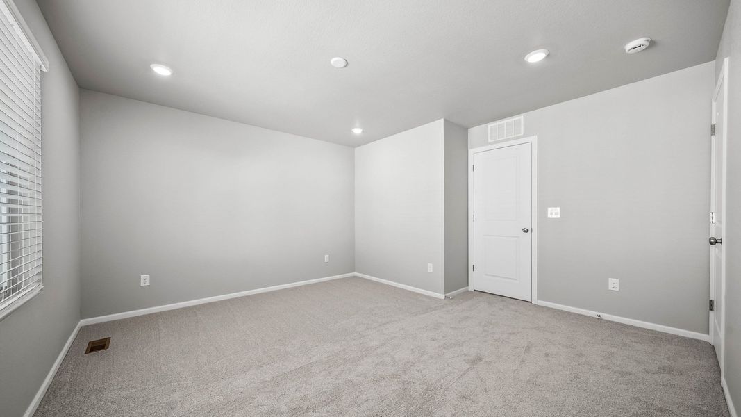Spacious, unfurnished interior of a new home in Thompson River Ranch, Johnstown (Image 20). Spacious, unfurnished interior of a new home in Thompson River Ranch, Johnstown (Image 20).
