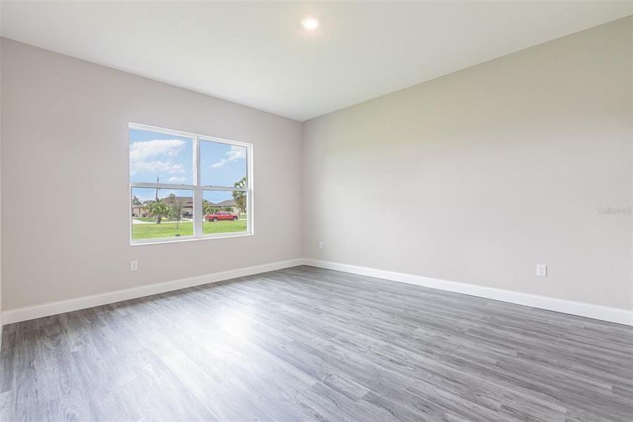 Spacious, unfurnished interior of a new home in , Port Charlotte (Image 18).