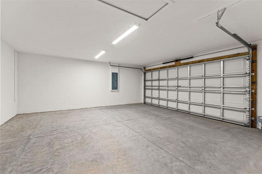 Spacious, unfurnished interior of a new home in , Weeki Wachee (Image 31).