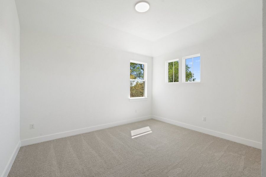 Spacious, unfurnished interior of a new home in Persimmon, Buda (Image 29).
