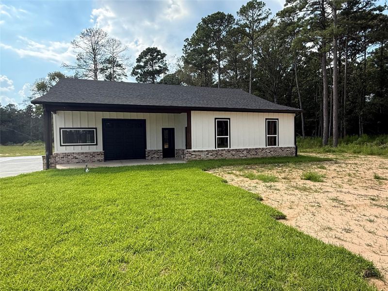 Front exterior of a new home in , Huntsville, TX, highlighting curb appeal (Image 1). Front exterior of a new home in , Huntsville, TX, highlighting curb appeal (Image 1).