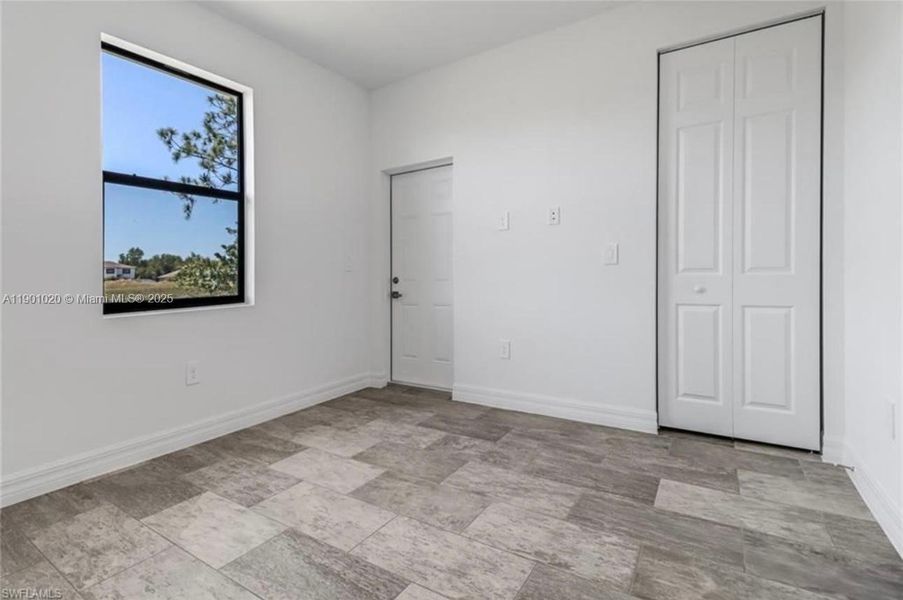 Spacious, unfurnished interior of a new home in , Lehigh Acres (Image 19).