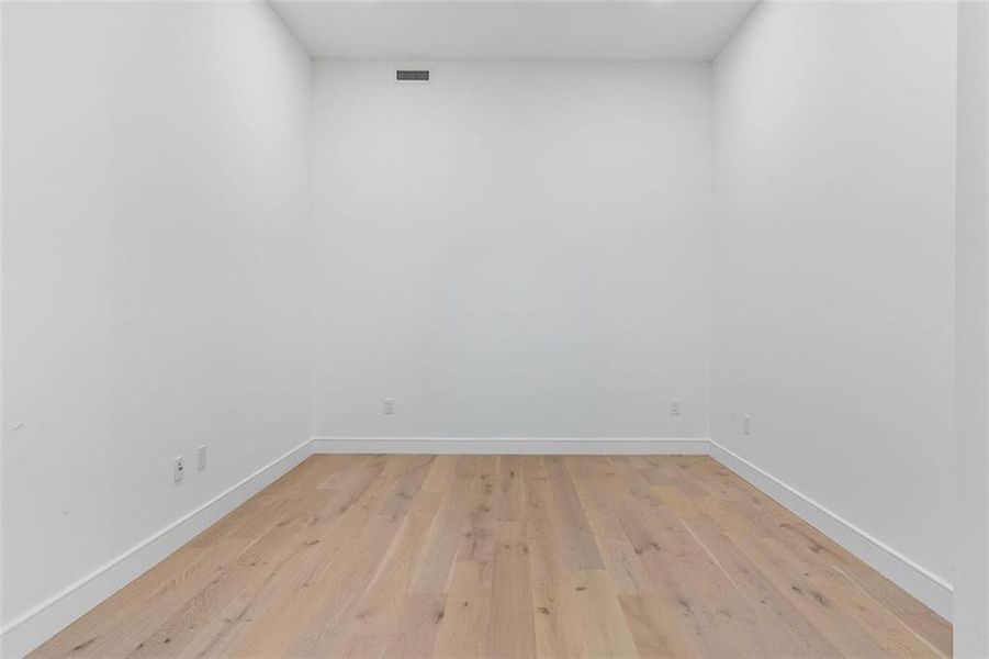 Spacious, unfurnished interior of a new home in The Dillon Buckhead, Atlanta (Image 23).