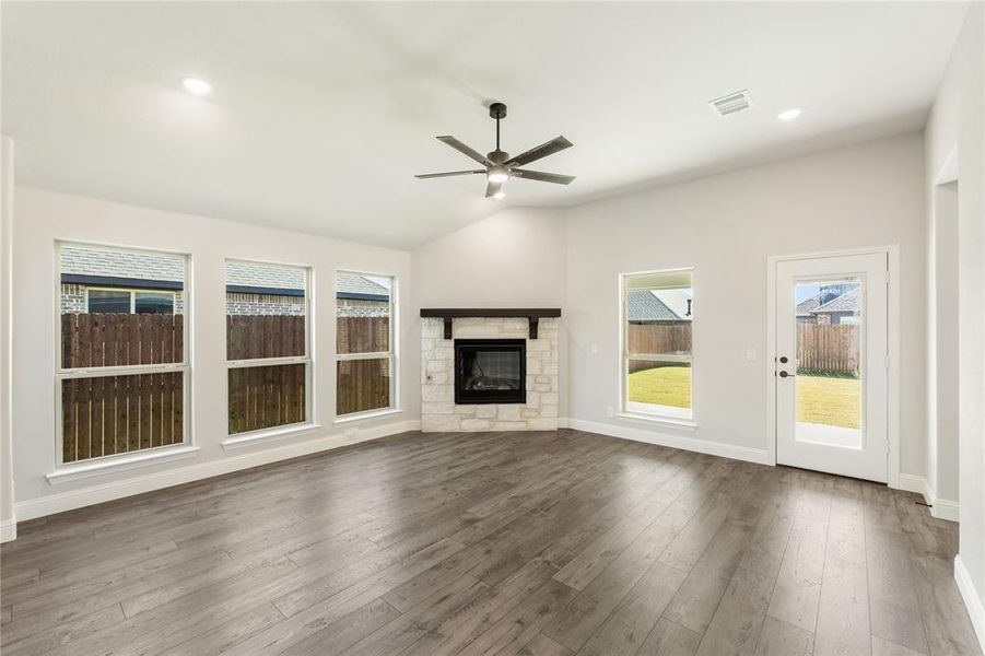 Spacious, unfurnished interior of a new home in Maplewood, Glenn Heights (Image 37).